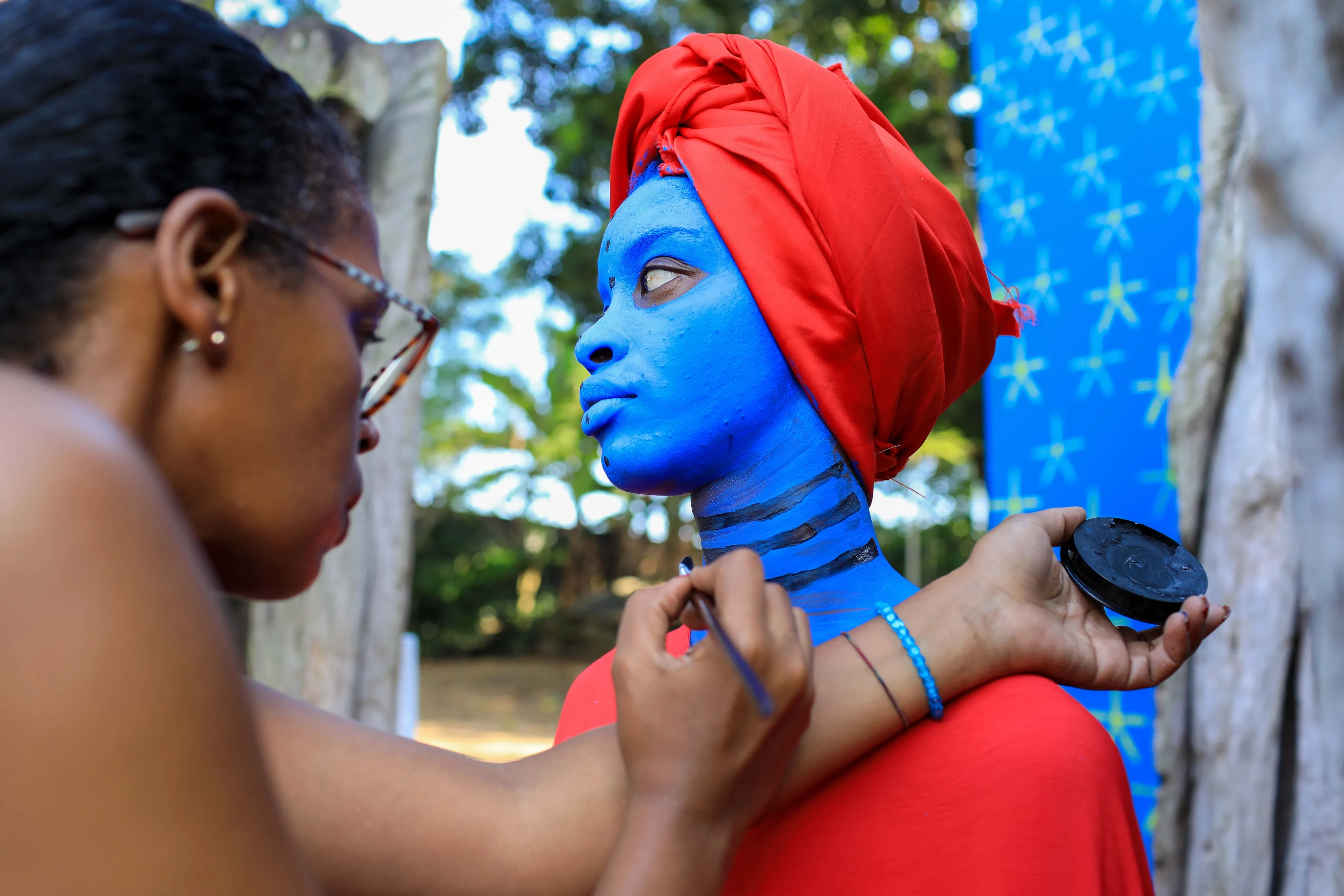 Aïda Muluneh on shoot (2).webp