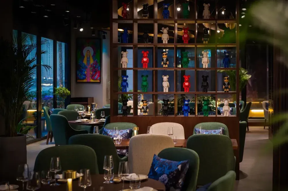 SHI Restaurant Dubai interior — contemporary Asian design and ambient lighting.webp